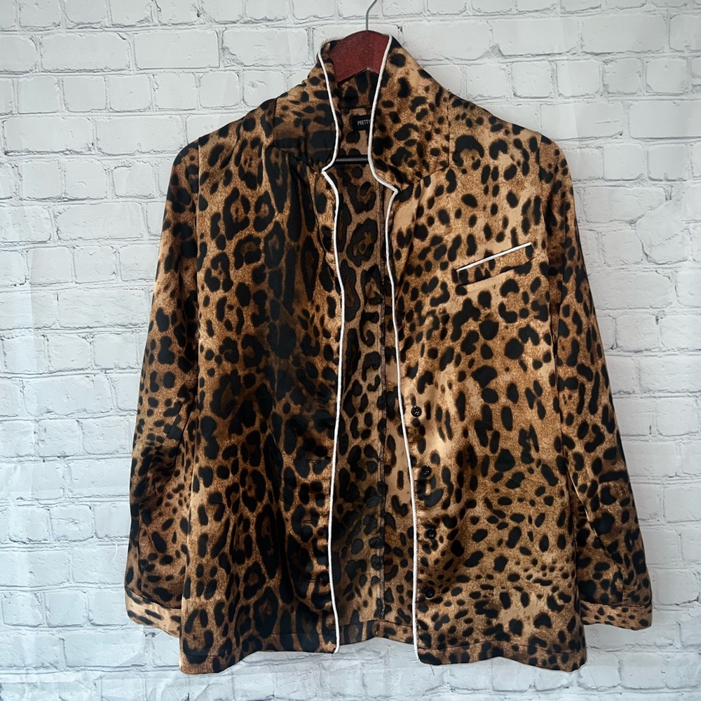 Pretty Little Thing Cheetah Print Button Down top size 0 - Picture 2 of 6